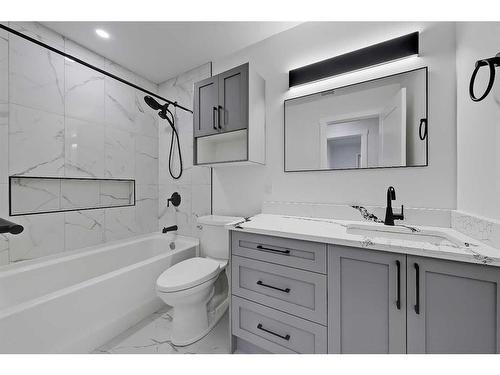 1272 Hunterburn Crescent Nw, Calgary, AB - Indoor Photo Showing Bathroom