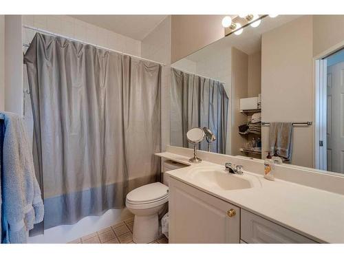 46 Country Hills Heights Nw, Calgary, AB - Indoor Photo Showing Bathroom