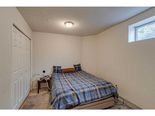 46 Country Hills Heights Nw, Calgary, AB - Indoor Photo Showing Bedroom