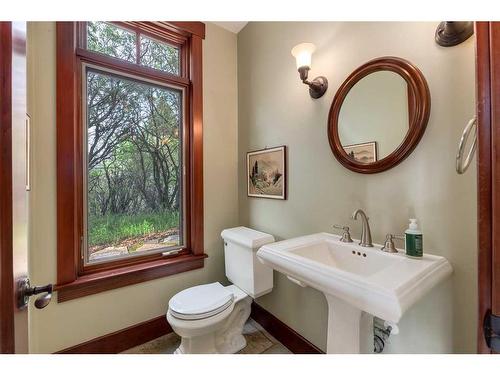 32 Wolfwillow Ridge, Rural Rocky View County, AB - Indoor Photo Showing Bathroom