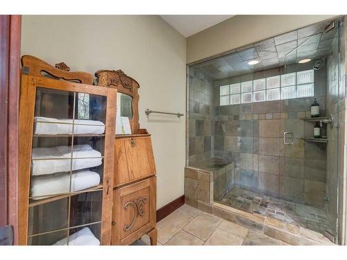 32 Wolfwillow Ridge, Rural Rocky View County, AB - Indoor Photo Showing Bathroom