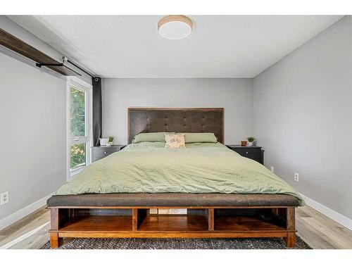 8-5400 Dalhousie Drive Nw, Calgary, AB - Indoor Photo Showing Bedroom