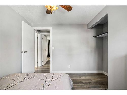 8-5400 Dalhousie Drive Nw, Calgary, AB - Indoor Photo Showing Bedroom