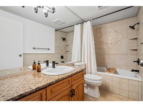 8-5400 Dalhousie Drive Nw, Calgary, AB - Indoor Photo Showing Bathroom