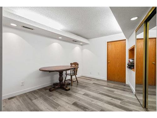 8-5400 Dalhousie Drive Nw, Calgary, AB - Indoor Photo Showing Other Room