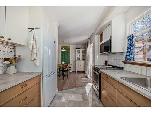 98-2720 Rundleson Road Ne, Calgary, AB - Indoor Photo Showing Kitchen