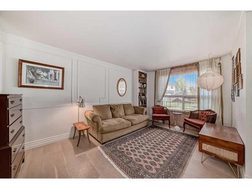 98-2720 Rundleson Road Ne, Calgary, AB - Indoor Photo Showing Living Room