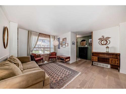 98-2720 Rundleson Road Ne, Calgary, AB - Indoor Photo Showing Living Room