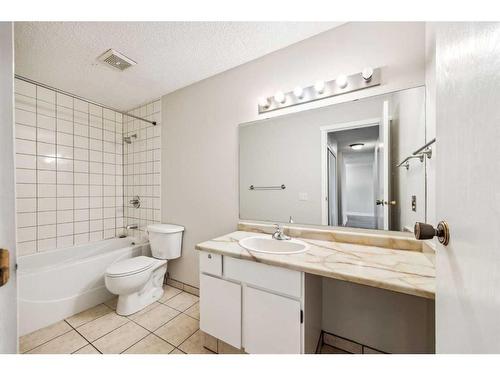 307-1915 26 Street Sw, Calgary, AB - Indoor Photo Showing Bathroom