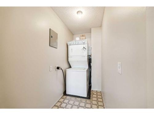 307-1915 26 Street Sw, Calgary, AB - Indoor Photo Showing Laundry Room