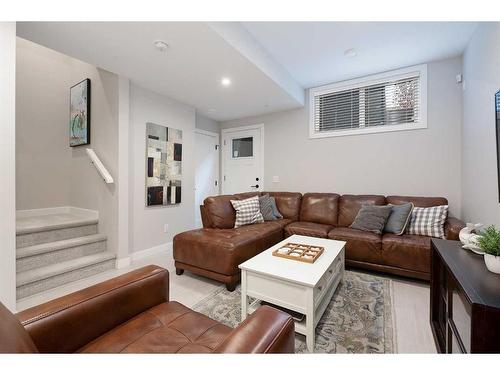 3008 85 Street Sw, Calgary, AB - Indoor Photo Showing Living Room