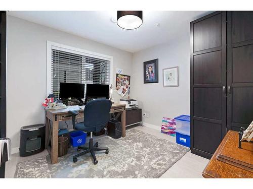 3008 85 Street Sw, Calgary, AB - Indoor Photo Showing Office