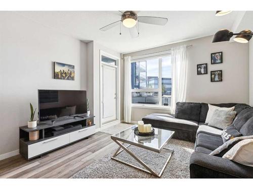 113-8530 8A Avenue Sw, Calgary, AB - Indoor Photo Showing Living Room