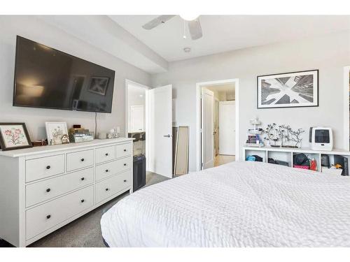 113-8530 8A Avenue Sw, Calgary, AB - Indoor Photo Showing Bedroom