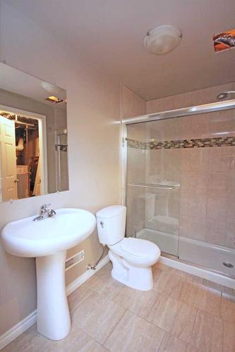 2 Bridlecrest Gardens Sw, Calgary, AB - Indoor Photo Showing Bathroom