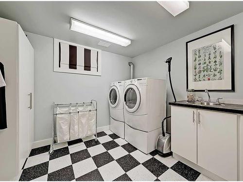 3203 26 Street Sw, Calgary, AB - Indoor Photo Showing Laundry Room