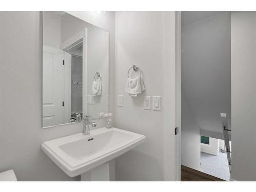 275 Lucas Way, Calgary, AB - Indoor Photo Showing Bathroom