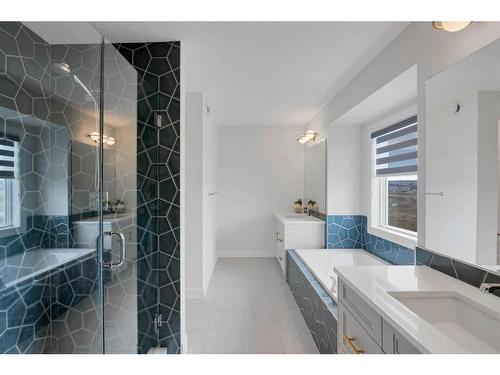 275 Lucas Way, Calgary, AB - Indoor Photo Showing Bathroom