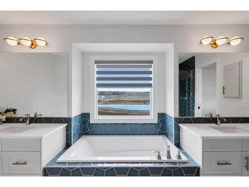 275 Lucas Way, Calgary, AB - Indoor Photo Showing Bathroom