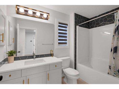 275 Lucas Way, Calgary, AB - Indoor Photo Showing Bathroom