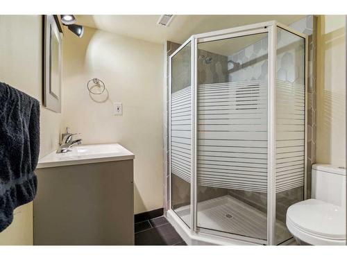 272187 Township Road 240, Rural Rocky View County, AB - Indoor Photo Showing Bathroom