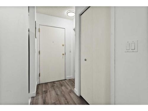 302-835 19 Avenue Sw, Calgary, AB - Indoor Photo Showing Other Room