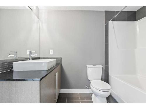 1211-11 Mahogany Row Se, Calgary, AB - Indoor Photo Showing Bathroom