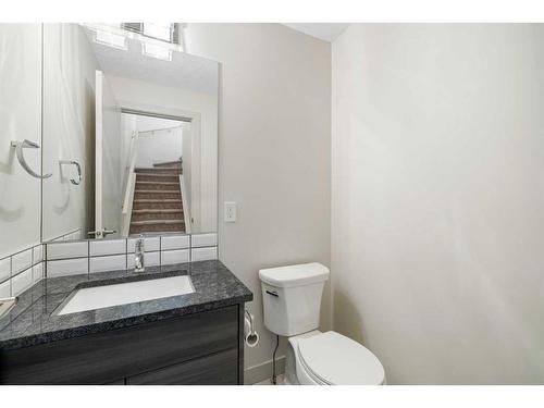 2-709 17 Avenue Nw, Calgary, AB - Indoor Photo Showing Bathroom