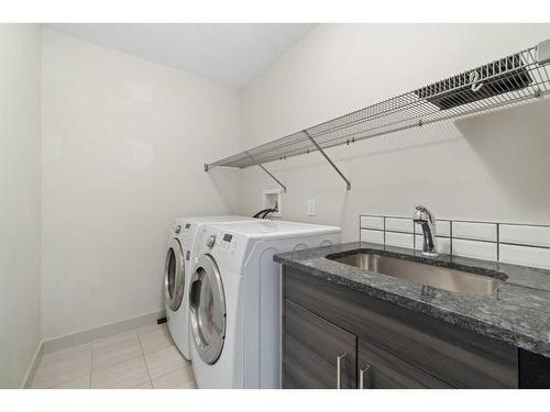 2-709 17 Avenue Nw, Calgary, AB - Indoor Photo Showing Laundry Room