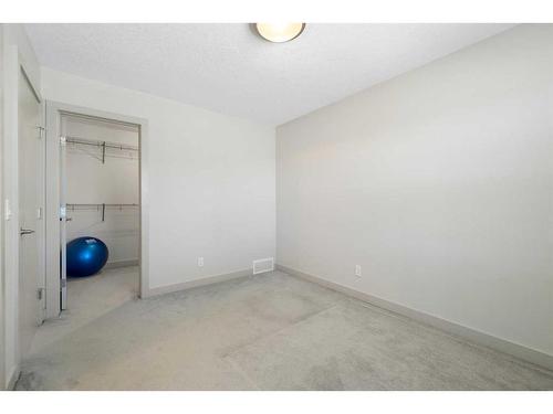 2-709 17 Avenue Nw, Calgary, AB - Indoor Photo Showing Other Room