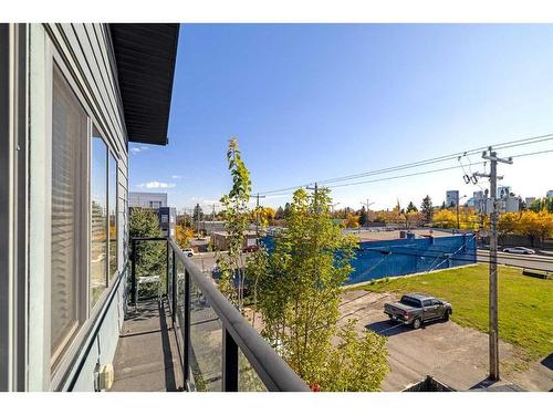 2-709 17 Avenue Nw, Calgary, AB - Outdoor