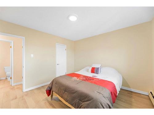 421-808 Royal Avenue Sw, Calgary, AB - Indoor Photo Showing Bedroom