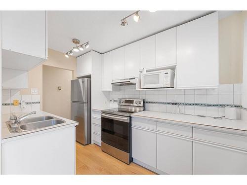 421-808 Royal Avenue Sw, Calgary, AB - Indoor Photo Showing Kitchen With Stainless Steel Kitchen With Double Sink