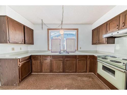 1107 Hunterston Hill Nw, Calgary, AB - Indoor Photo Showing Kitchen