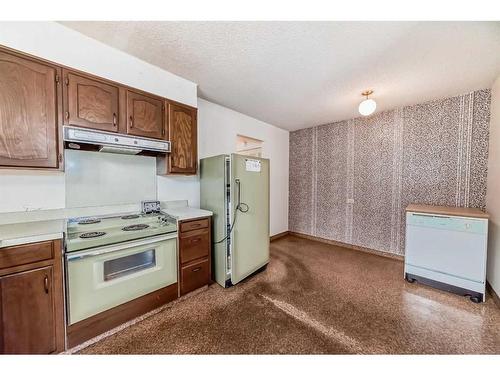 1107 Hunterston Hill Nw, Calgary, AB - Indoor Photo Showing Kitchen