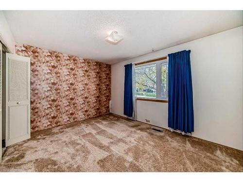 1107 Hunterston Hill Nw, Calgary, AB - Indoor Photo Showing Other Room