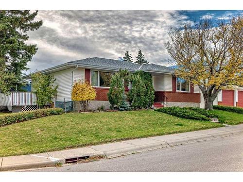 1107 Hunterston Hill Nw, Calgary, AB - Outdoor