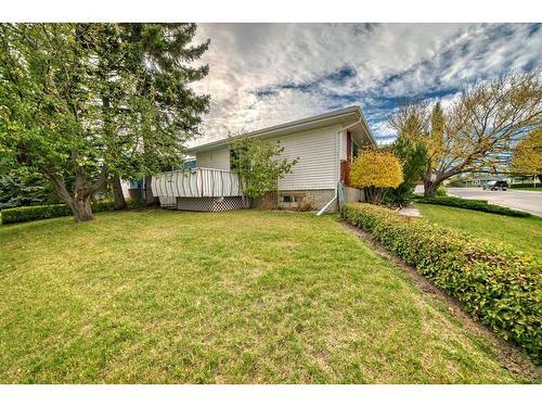 1107 Hunterston Hill Nw, Calgary, AB - Outdoor