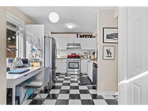 224 Jasper Way, Banff, AB - Indoor Photo Showing Kitchen