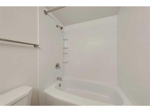 101-1817 11 Avenue Sw, Calgary, AB - Indoor Photo Showing Bathroom