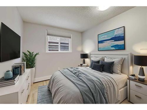 101-1817 11 Avenue Sw, Calgary, AB - Indoor Photo Showing Bedroom