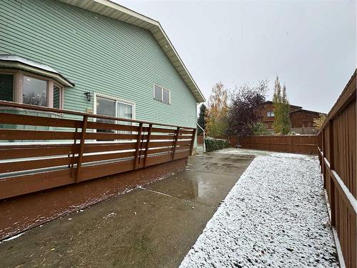 220 Edforth Place Nw, Calgary, AB - Outdoor