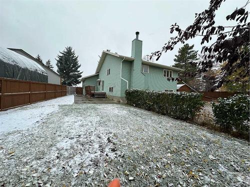 220 Edforth Place Nw, Calgary, AB - Outdoor