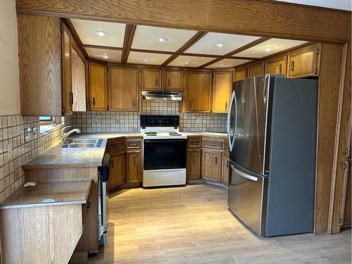 220 Edforth Place Nw, Calgary, AB - Indoor Photo Showing Kitchen With Double Sink