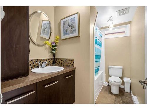 211 Whiteside Road Ne, Calgary, AB - Indoor Photo Showing Bathroom