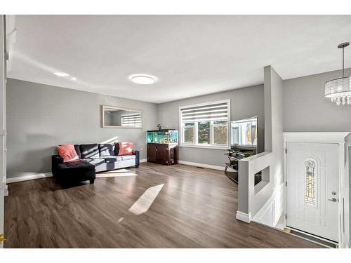 211 Whiteside Road Ne, Calgary, AB - Indoor Photo Showing Living Room