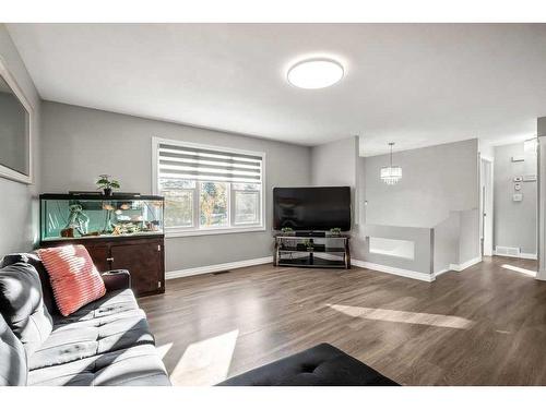 211 Whiteside Road Ne, Calgary, AB - Indoor Photo Showing Living Room