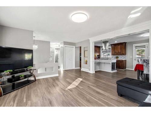 211 Whiteside Road Ne, Calgary, AB - Indoor Photo Showing Living Room