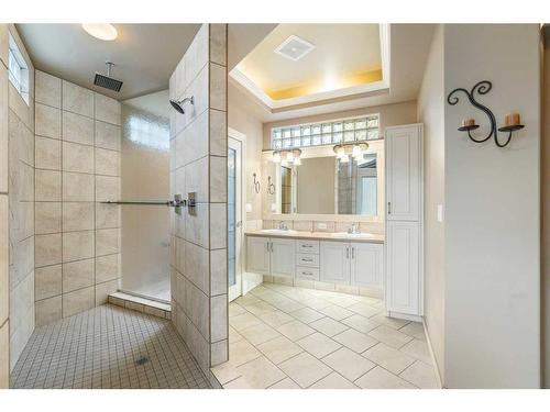 307 Wildwood Drive Sw, Calgary, AB - Indoor Photo Showing Bathroom