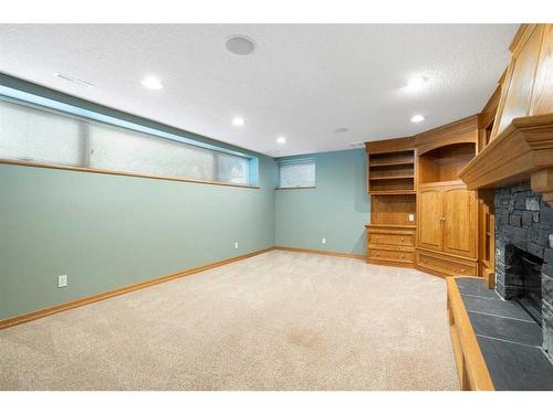 307 Wildwood Drive Sw, Calgary, AB - Indoor Photo Showing Other Room